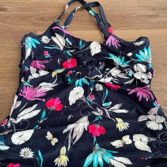 COPY - Tankini Bathing suit top - Picture 3 of 5